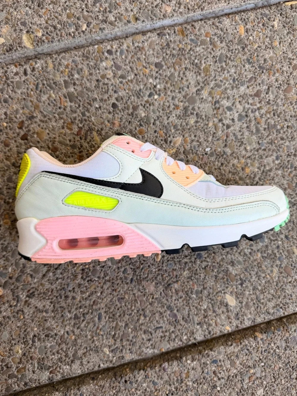 Women’s Nike Air Max 90